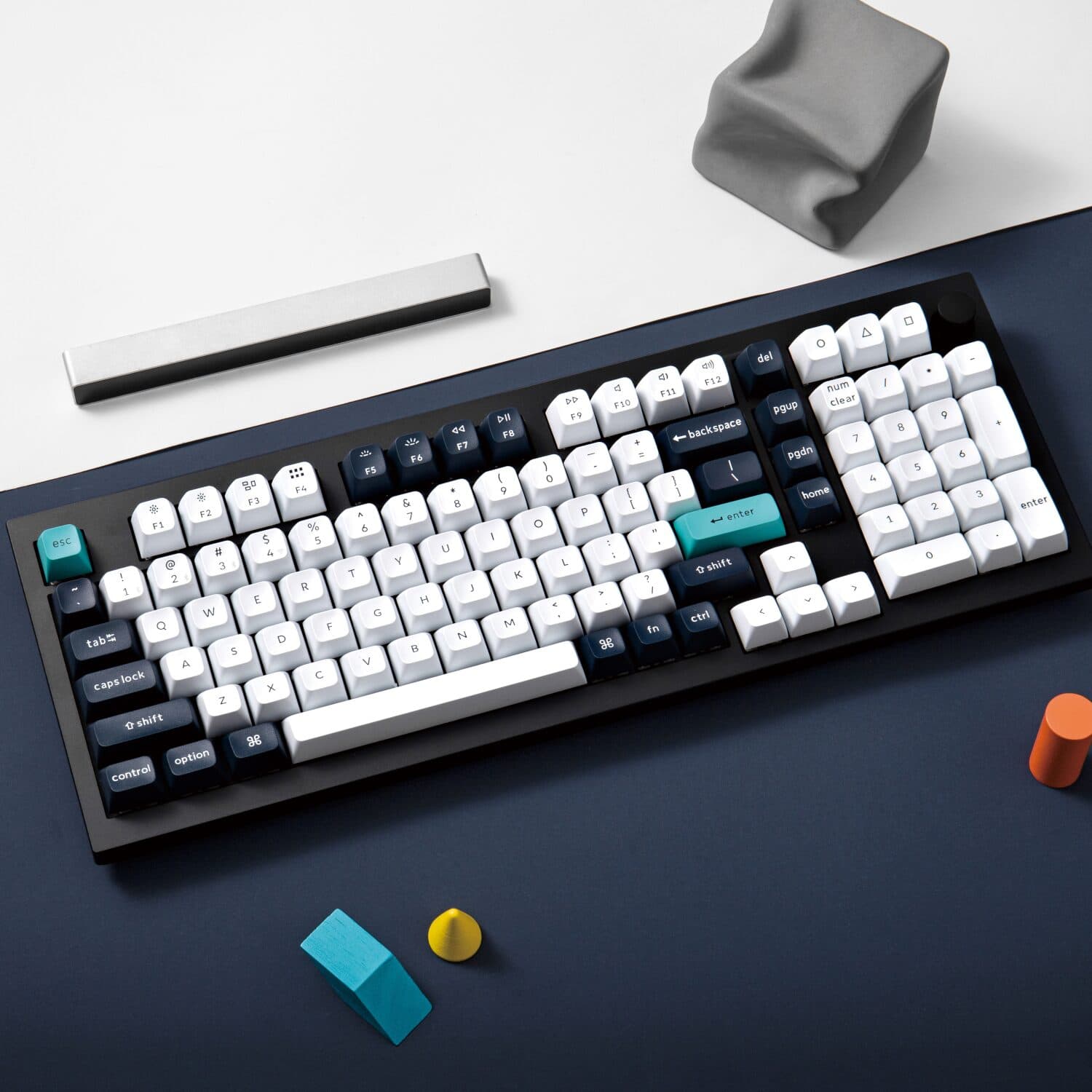 Keychron Q5M-M1 QMK/VIA Wireless Custom Keyboard - Black - view 3