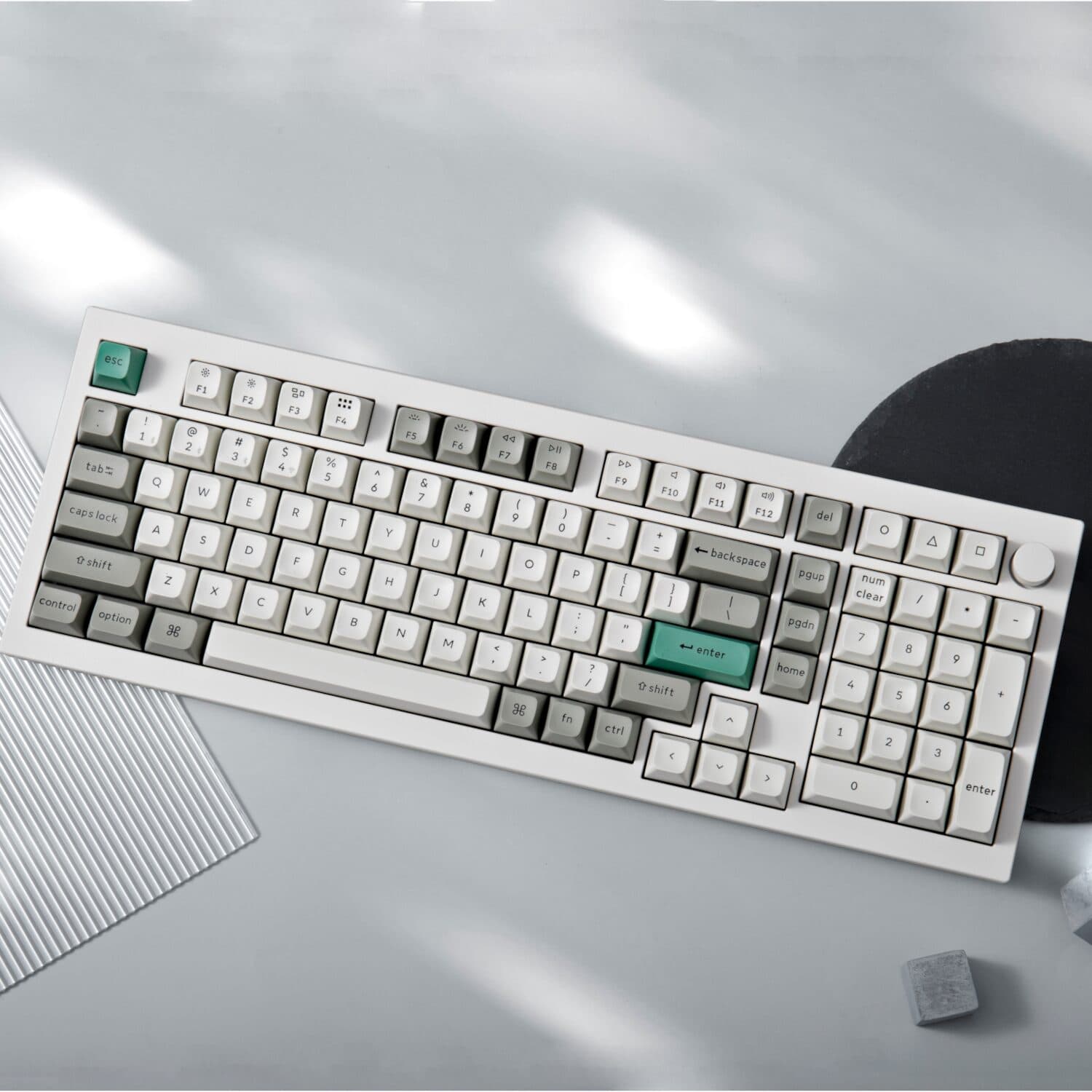 Keychron Q5M-P1 QMK/VIA Wireless Custom Keyboard - Shell White - view 4