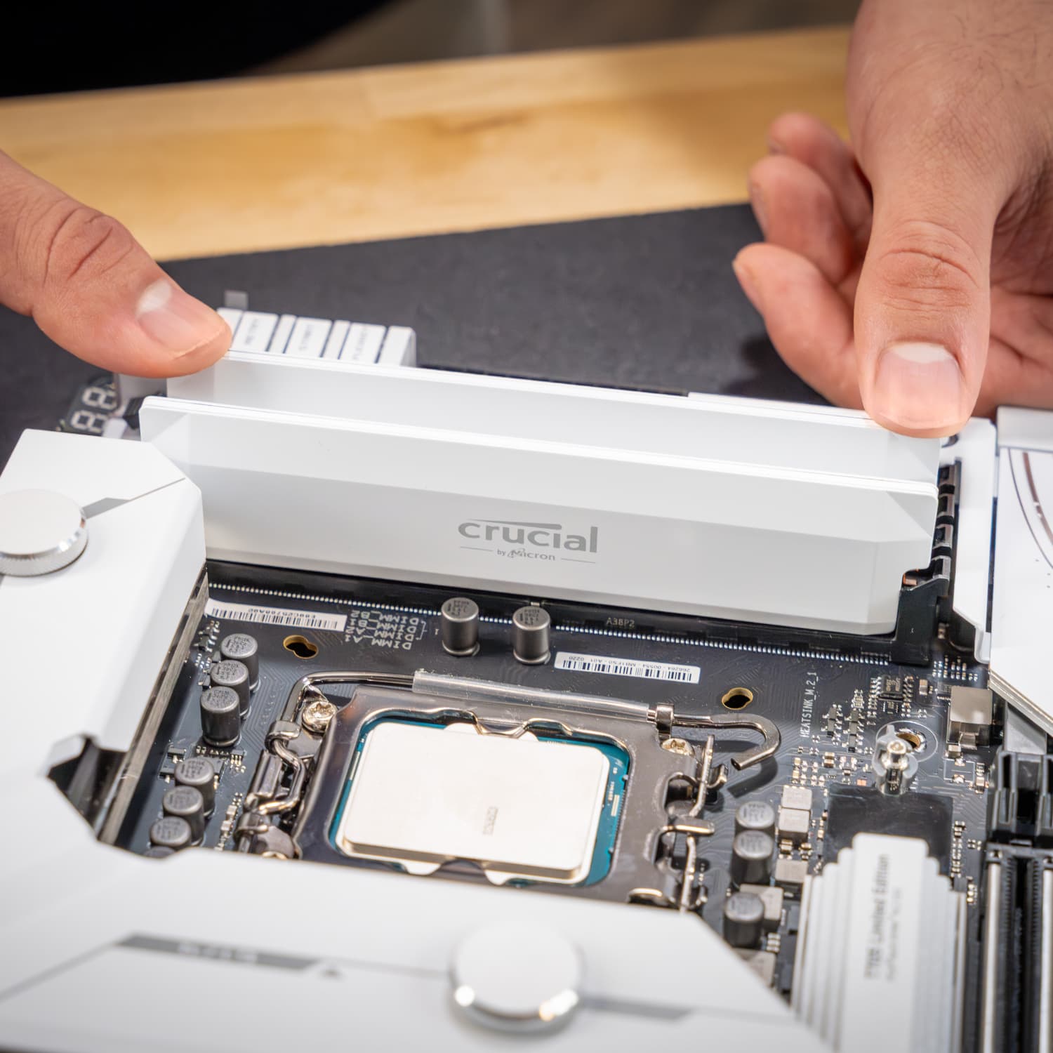 Crucial Pro Overclocking 16GB 6400Mhz DDR5 Desktop Memory White - view 5